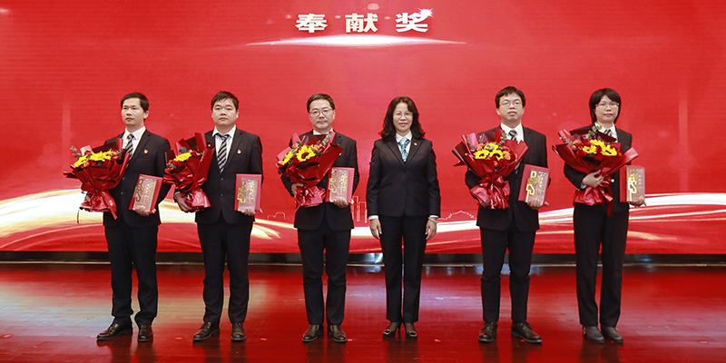 1736746282167178.jpg 奉獻獎.JPG