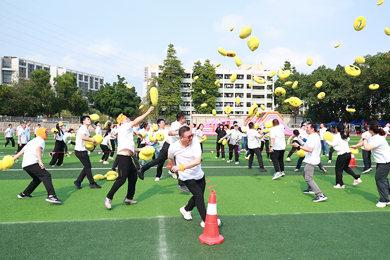 1743558925847984.jpg 枕頭大戰1.jpg