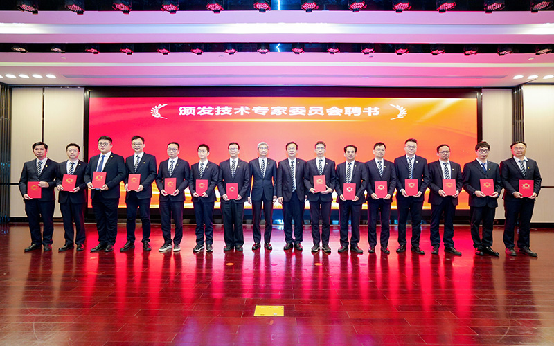 1768981105372440.jpg 頒發委員聘書.jpg